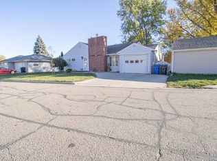 726 1st Ave SW, Sioux Center, IA 51250