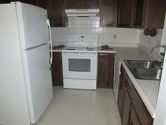 kitchen With All Appliances