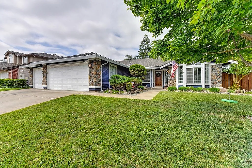 9212 Decorah Way photo 1