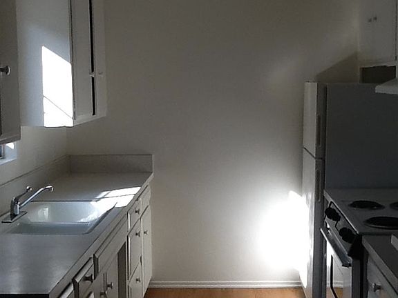 4th image of 1318 W Gardena Blvd APT H