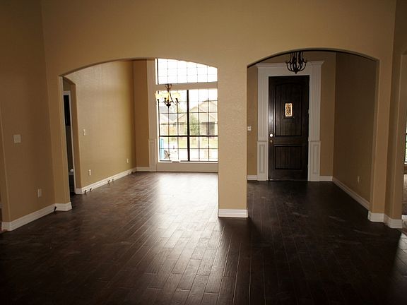 Formal Dining/Foyer