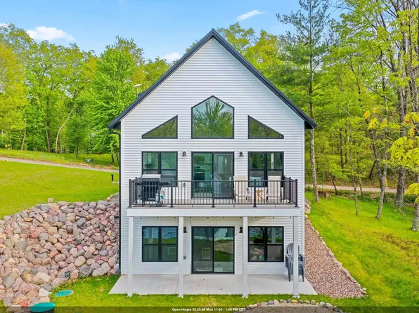 W5070 W Long Lake Rd, Waupaca, WI 54981