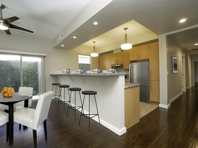 6462 Woodley Ave — Photo 8