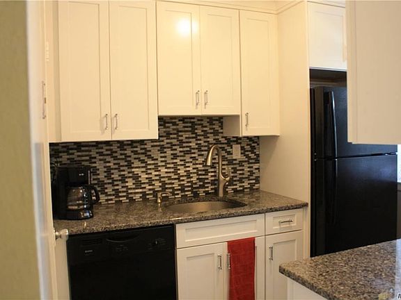 5th image of 718 Towne House Vlg