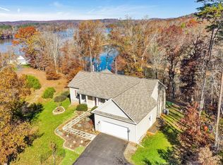 120 Water View Ct, Gretna, VA 24557