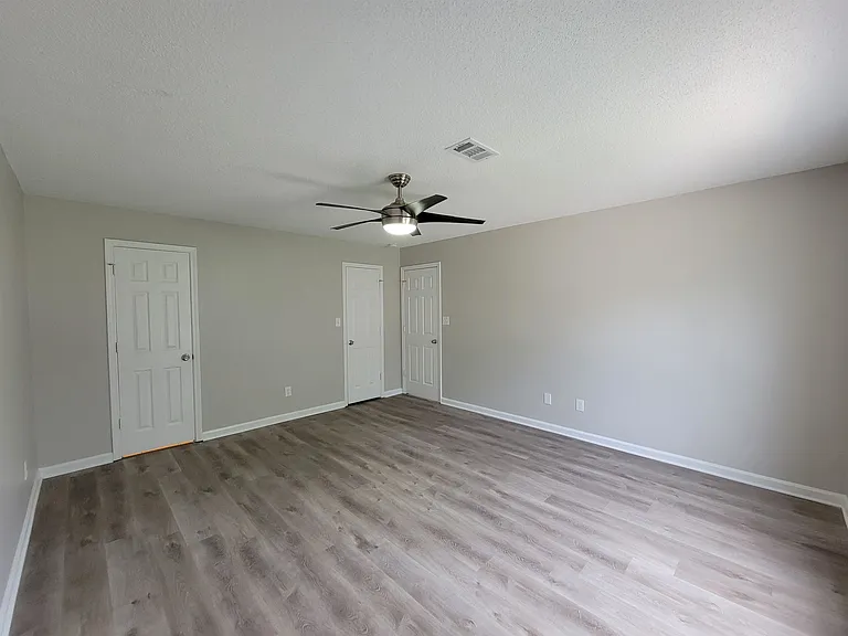 7025 Stoneridge Dr — Photo 9