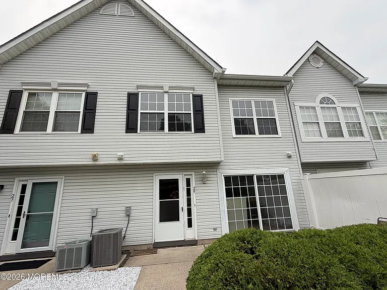 29 Madison Ct — Photo 1
