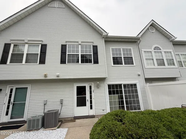 29 Madison Ct, Tinton Falls, NJ 07712