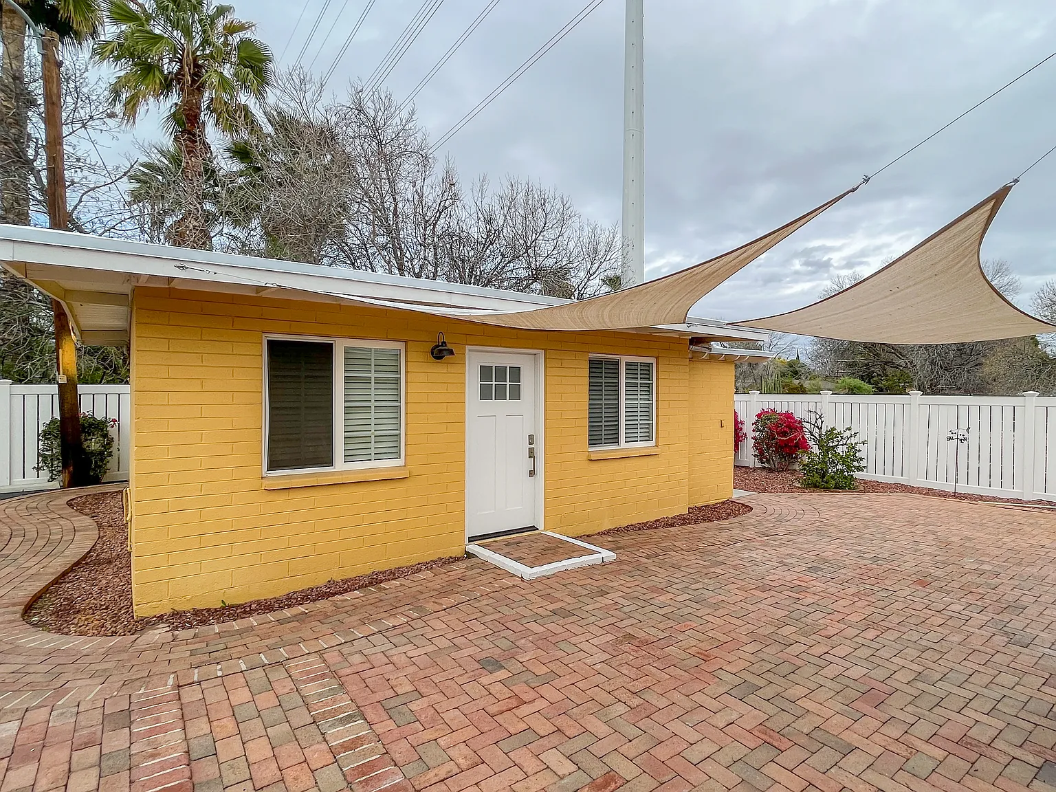 1219 S Farmer Ave — Photo 3