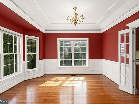 4th image of 309 Streett Cir