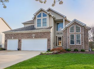 1166 Heartland Dr, Yorkville, IL 60560