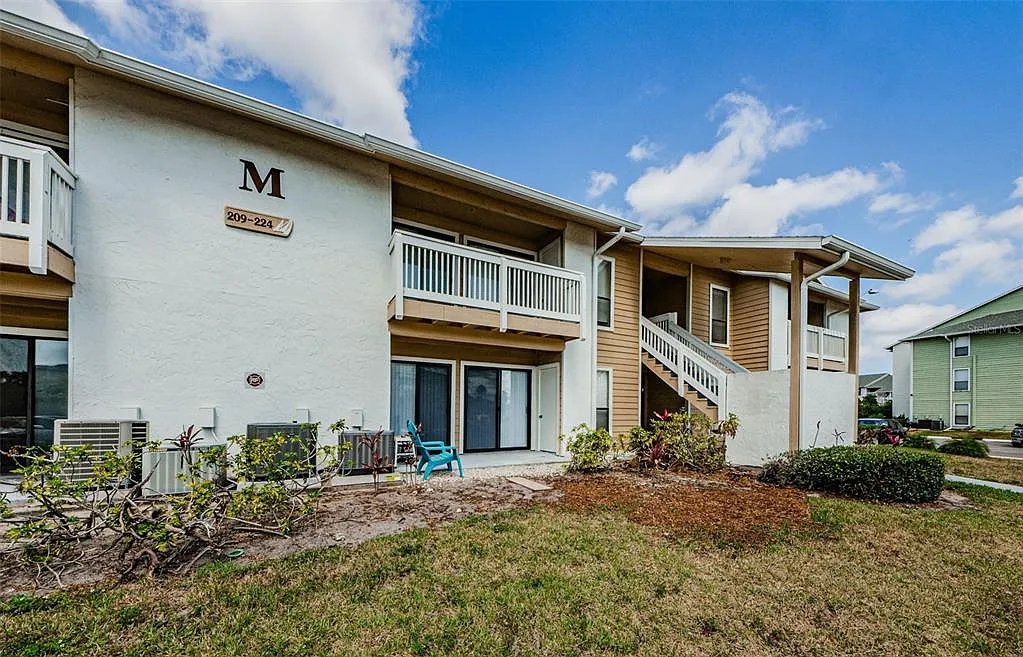 1 bed, 1.0 bath, 705 sqft, $1,425 — Photo 1