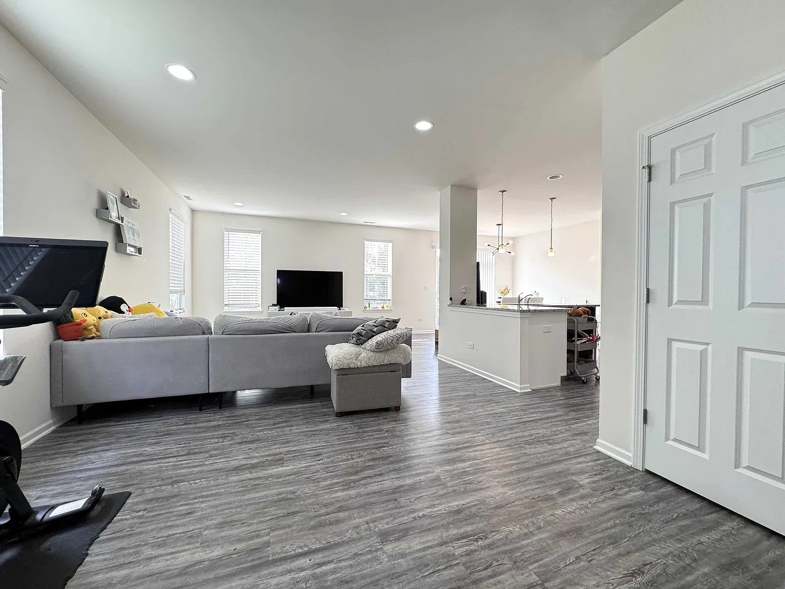 3 bed, 2.5 bath, 2064 sqft, $2,900 — Photo 2