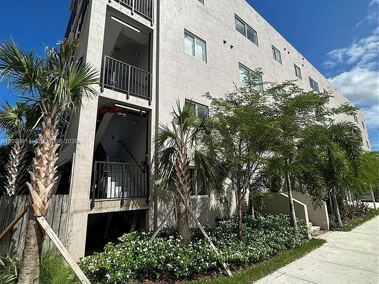 2311 NW 22nd Ave #206 — Photo 4