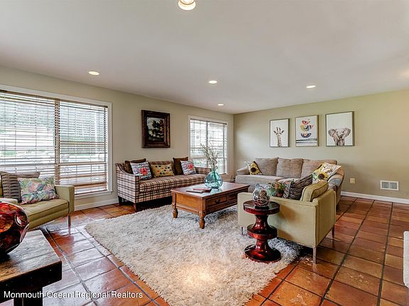 4th image of 226 Teasdale Pl