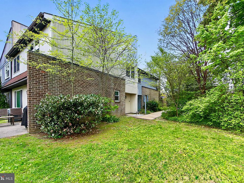 1st image of 111 Argyll Ct #12