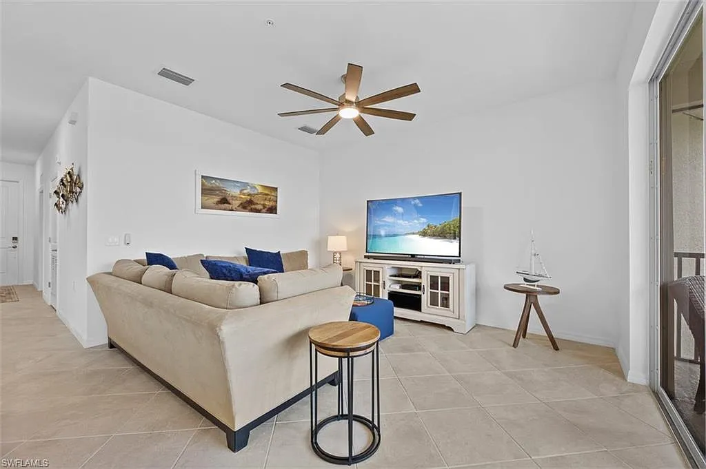 2 bed, 2.0 bath, 1154 sqft, $4,995 — Photo 3