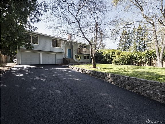 2nd image of 19133 Glen Haven Pl NE