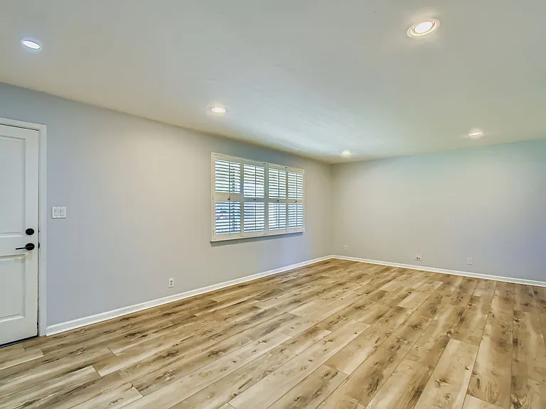 4020 E Earll Dr — Photo 4