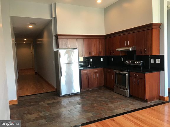 2nd image of 1338-40 W Girard Ave