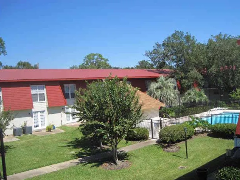 1334 Pascagoula St — Photo 2