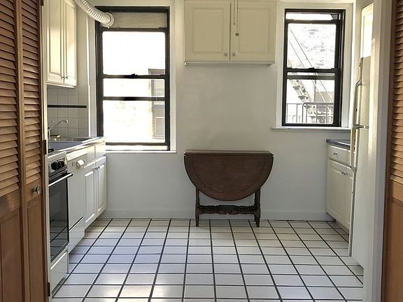 4th image of 2168 35th St APT 4B