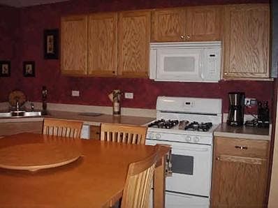 3rd image of 170 E Division St APT 201