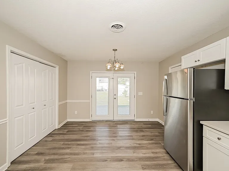 1912 Guildford Dr — Photo 6