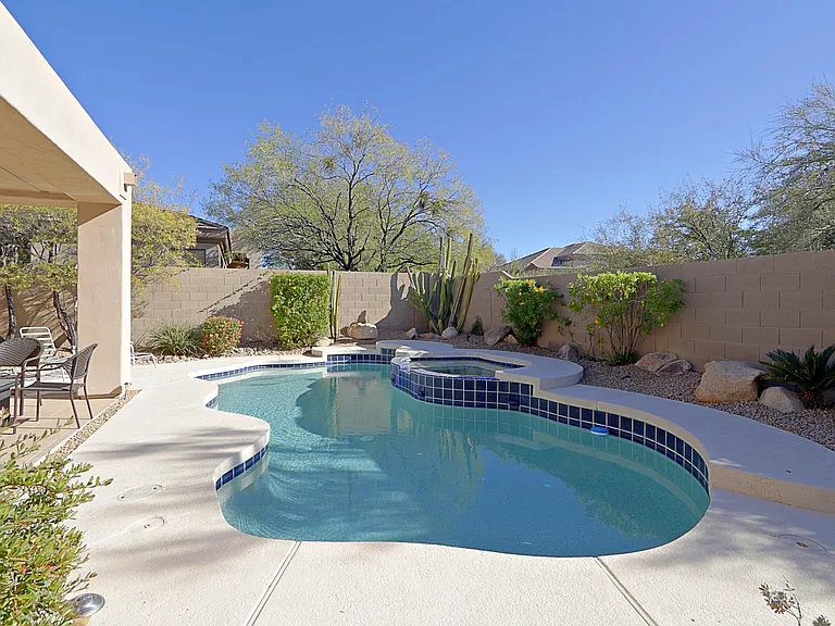 6803 E Eagle Feather Rd — Photo 33