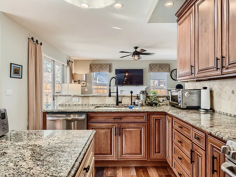 9805 Cypress Point Cir — Photo 11