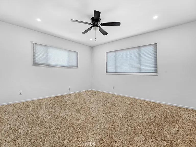 10352 Hayvenhurst Ave — Photo 14