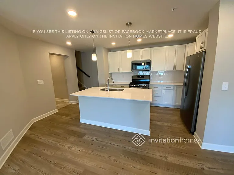 10948 Yalta St #B — Photo 5