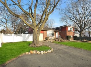 370 Commack Rd, Commack, NY 11725