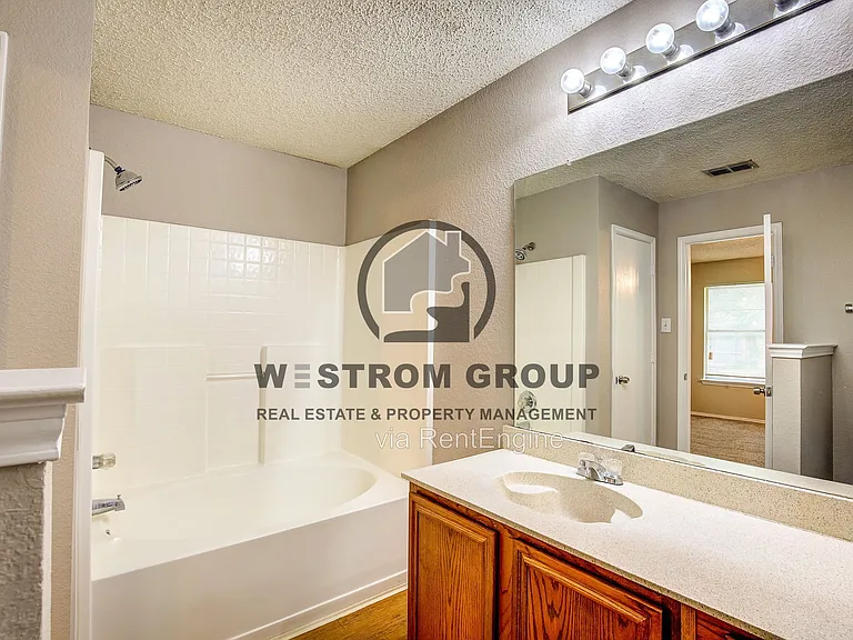 2363 Laurelhill Ln — Photo 18