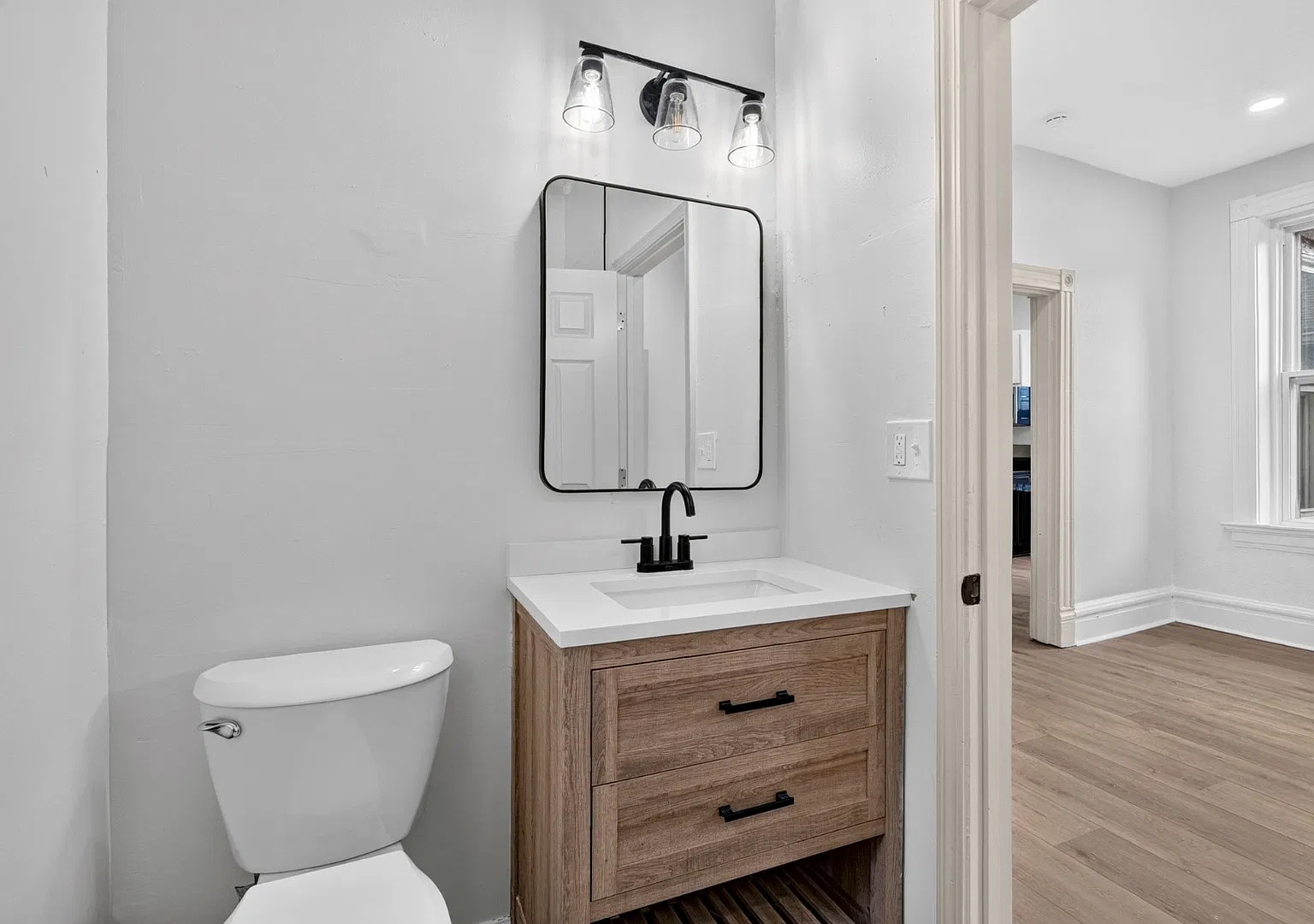 Spacious 2-Bedroom Unit with Modern Updates in Carondelet! — Photo 2