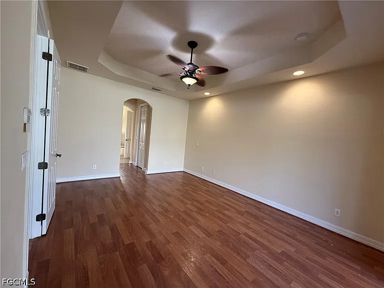 217 NE 21st Pl — Photo 4