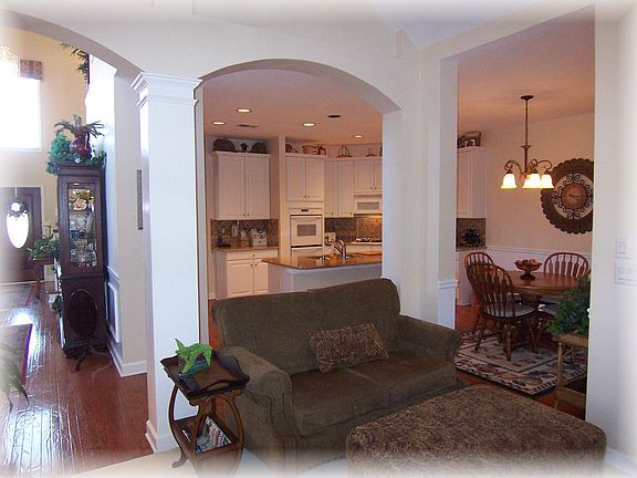 Keeping room to kitchen