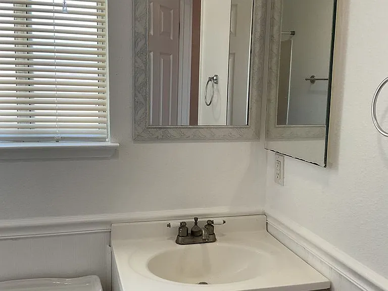 1068 Lupin Ave — Photo 29