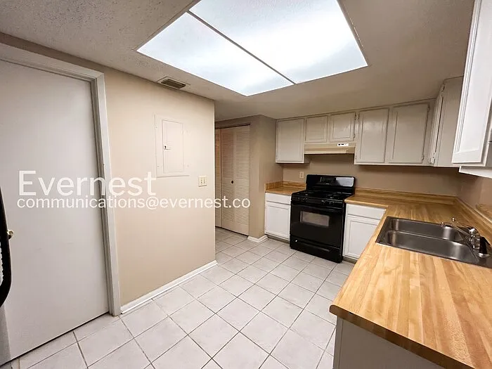2 bed, 2.0 bath, 1404 sqft, $1,750 — Photo 3