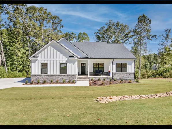 715 Sunset Cove Dr, West Union, SC 29696