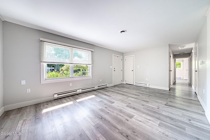 5th image of 15 Groesbeck Place