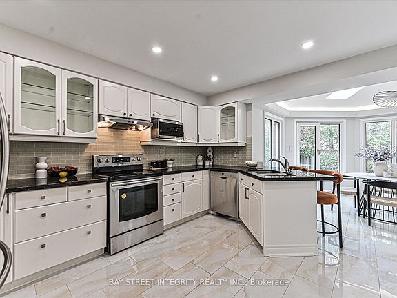 5th image of 12 Greystone Rd