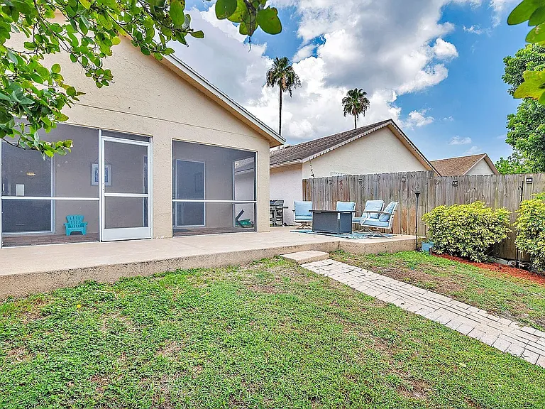 1304 Waterway Cove Dr — Photo 25