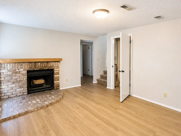 1532 N Maybelle Pl — Photo 1