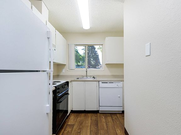2311 SE Courtney Ave (5)