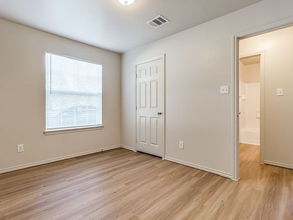 4th image of 400 Wells Ct Unit C