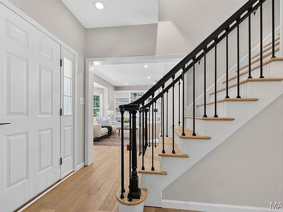4th image of 5012 Oak Bluff Dr