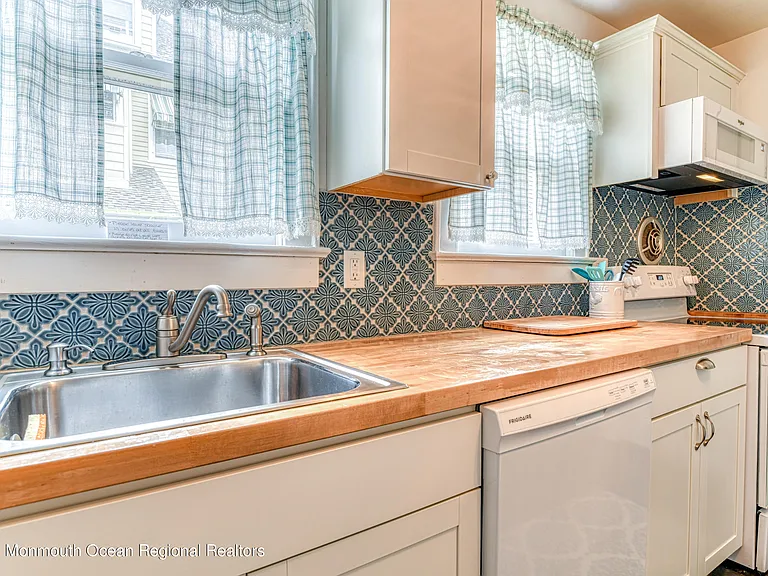 87 Embury Ave — Photo 12