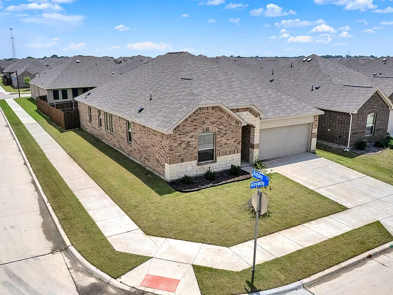 5001 Greywing Dr — Photo 2