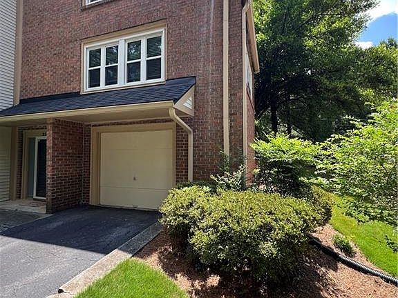 2nd image of 2101 Cobble Ln